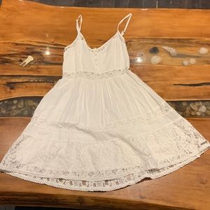 Cute white dress with lace details